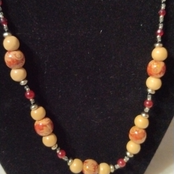 Beautiful Wooden bead necklace 18" NWT (sku 695) - Picture 3 of 7